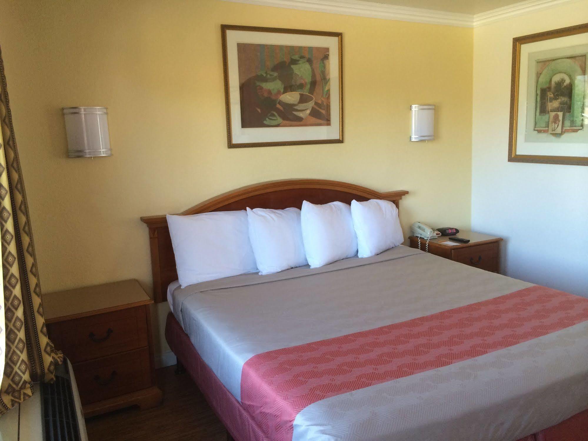 Vagabond Inn Hemet Exteriér fotografie